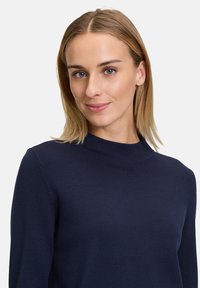 Betty Barclay BASIC-MIT STEHKRAGEN - Maglione - dunkelblau