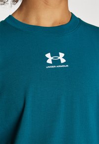Under Armour RIVAL CORE - T-shirt - bas - hydro teal/white