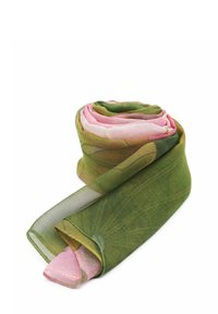 Sciarpa leggera con un design floreale in tonalità di verde e rosa, con una texture morbida e trasparente e presentazione arrotolata.