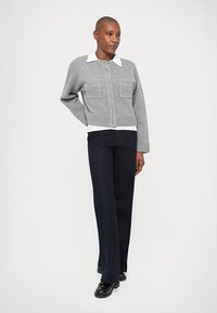 sandro CROP SURPIQURES - Kardigan - gris