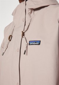 Patagonia OUTDOOR EVERYDAY RAIN JACKET - Jachetă impermeabilă - stingray mauve