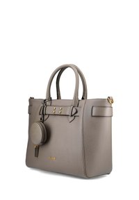 Sac fourre-tout texturé gris avec quincaillerie en ton doré, doté de deux poignées supérieures, d'une pochette circulaire amovible et de clous décoratifs à l'avant.