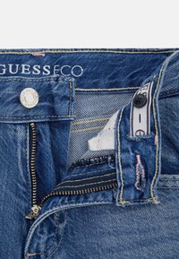 Guess HIGH WAIST WIDE LEG - Jeans a sigaretta - blau