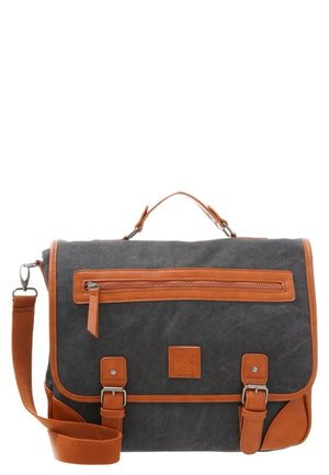 Donkergrijze canvas boodschappentas met bruine leren accenten, voorvak met rits, twee gespsluiting riemen en een verstelbare schouderriem.