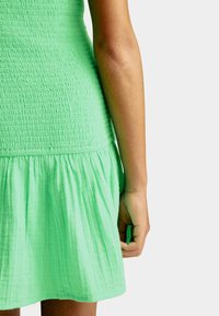 Marks & Spencer SHIRRED - Vestido informal - green