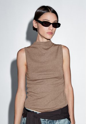 Massimo Dutti FITTED FUNNEL NECK - Top - light brown
