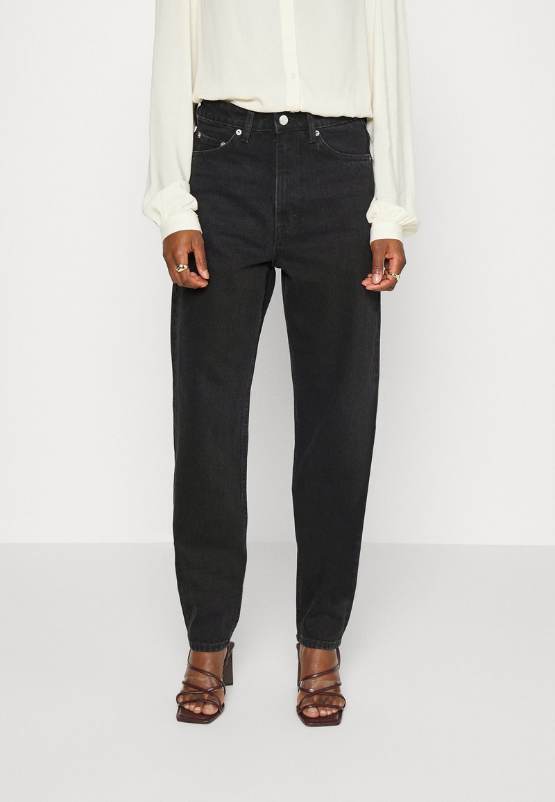 Weekday LASH EXTRA HIGH MOM - Calças de ganga de corte relaxado - washed black