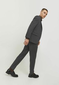 Jack & Jones PREMIUM DEHNBARES - Uzvalka bikses - black beauty