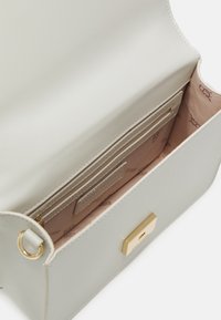 Steve Madden BINDIO - Handbag - cream