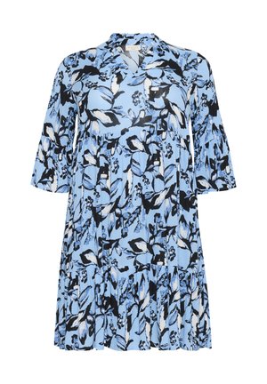 Vestido floral con un fondo azul y patrones de hojas en negro y blanco. Tiene mangas de tres cuartos y un diseño de falda acampanada.