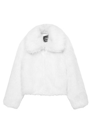 Vit kort jacka i konstpäls med bred krage, långa ärmar, utan synliga stängningar och med en fluffig textur. Designad för en tajt passform.