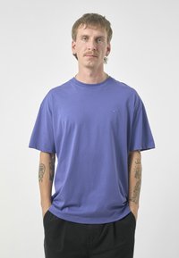 Unselected, skipper blue