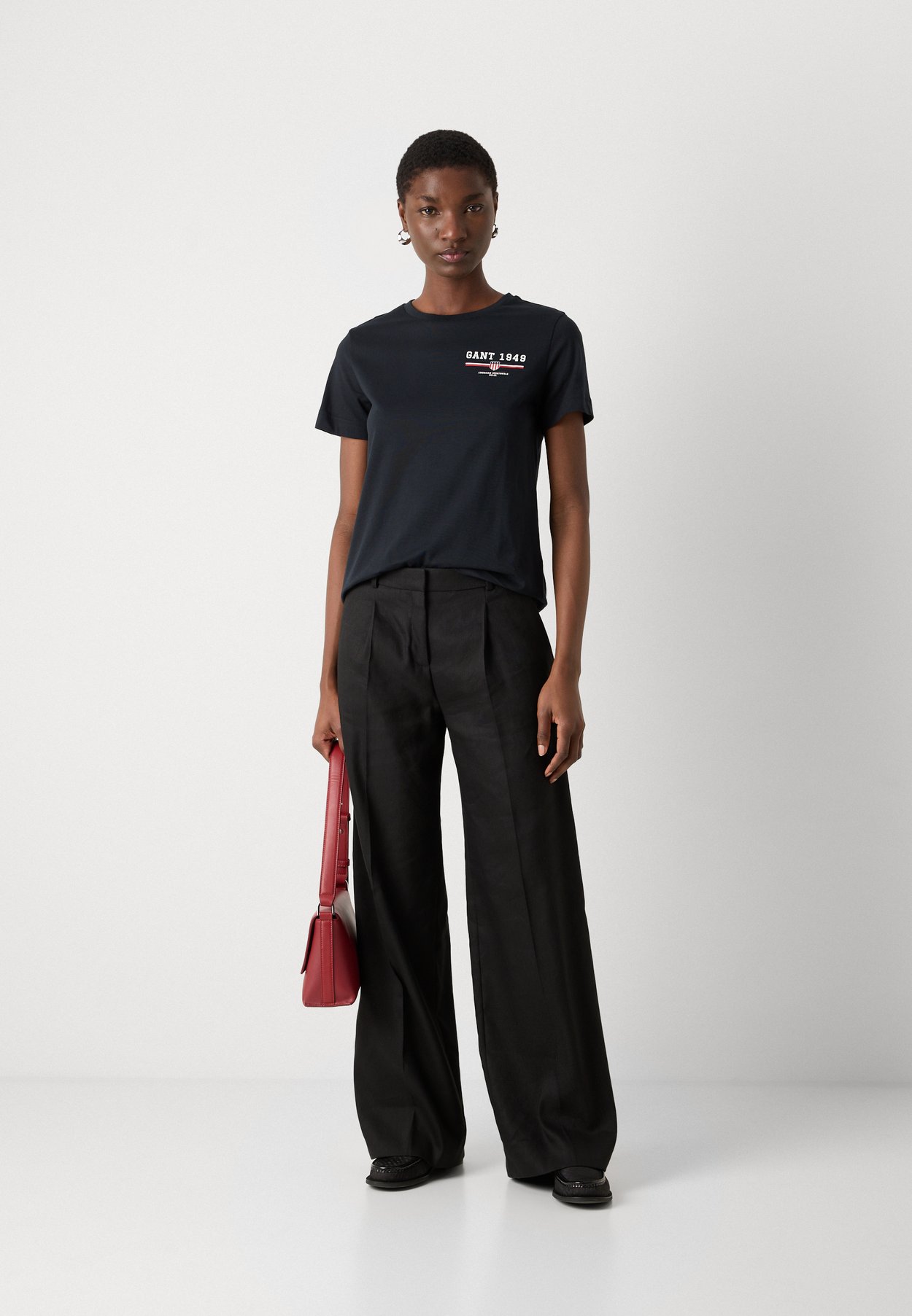 REGULAR FIT