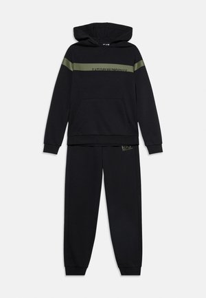 EA7 Emporio Armani, TRAIN LOGO SERIES EXTENDED UNISEX SET - Анцуг - black