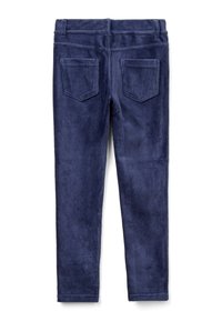 Pantaloni in velluto a coste blu navy con due tasche posteriori e passanti per cintura, esposti in posizione piatta con il lato posteriore rivolto verso l'alto.