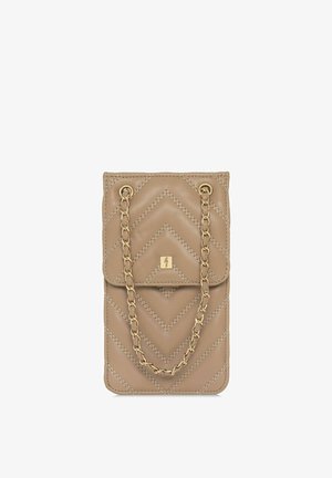 Pikowana beżowa skórzana torebka na telefon z złotym łańcuszkiem, z wzorem w zygzak i małym metalicznym logo z przodu.