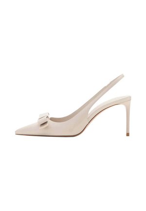 Beżowy skórzany but na obcasie typu slingback z ostrym noskiem i ozdobą z kokardą z przodu, smukły obcas typu szpilka.