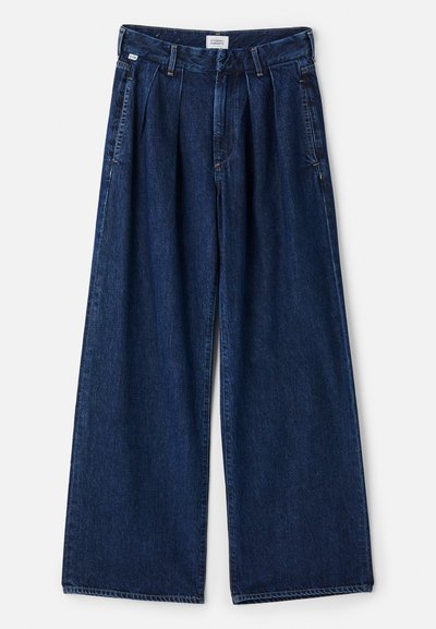 Bredde ben blå denim bukser med folder, der har høj talje, forlommer og en tekstureret finish. Stof er tykt og slidstærkt.