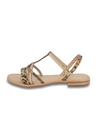 Platte sandalen met lichtbruine leren banden, accenten van luipaardprint en een lage houten zool. Voorzien van een verstelbare gespsluiting voor een goede pasvorm.