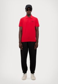 EA7 Emporio Armani TRAIN CORE - Polotričko - salsa