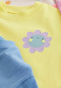 Next SHORT SLEEVE 4 PACK REGULAR FIT - T-shirt con stampa - blue pink yellow