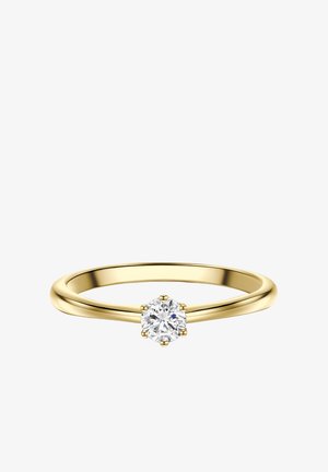 Dünner Goldring mit einem einzelnen runden klaren Diamanten, gehalten von sechs Krappen, auf einem schlichten Band vor weißem Hintergrund.