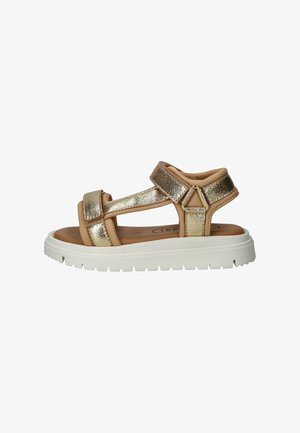 Sandales métalliques dorées avec une semelle blanche épaisse, dotées de brides croisées et d'un dessus texturé et durable. Bride de cheville ajustable pour un bon maintien.