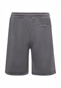 Shorts de sport gris en tissu en mesh. Dotés d'une ceinture élastique et d'une poche arrière simple. La texture est respirante avec un design perforé.