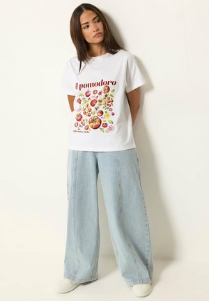 Pixie Girl, PETITE GRAPHIC & SLOGAN TOPS - T-shirt print - white