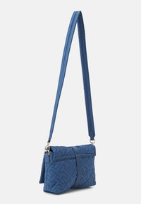 Tommy Hilfiger FLOW FLAP CROSSOVER - Umhängetasche - blue coast
