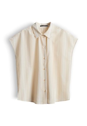 Blusa crema a maniche corte con colletto e bottoni frontali, vestibilità ampia, tessuto leggero, mostrata su sfondo bianco.