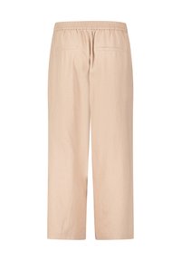 Helle beigefarbene Hose mit weicher Textur, elastischem Bündchen und zwei Gesäßtaschen, die eine lockere Passform und eine verkürzte Länge aufweist.