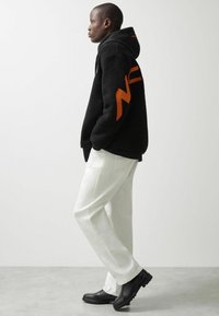 Reiss SNOOP MCLAREN F1 TEAM EMBROIDERED UNISEX - Forro polar - black