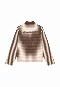 Garās piedurknes krekls ar brūnām un krēmkrāsas horizontālām svītrām, apkakli un grafiskajiem elementiem uz muguras ar tekstu un ilustrācijām.