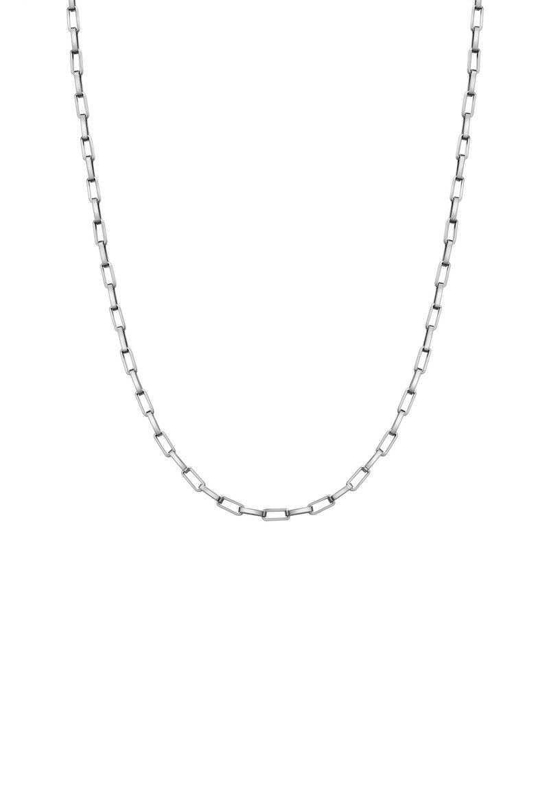 Strieborný kovový reťazový náhrdelník s obdĺžnikovými článkami s hladkým povrchom, rovnomerne rozmiestnenými v kaskádovom vzore.