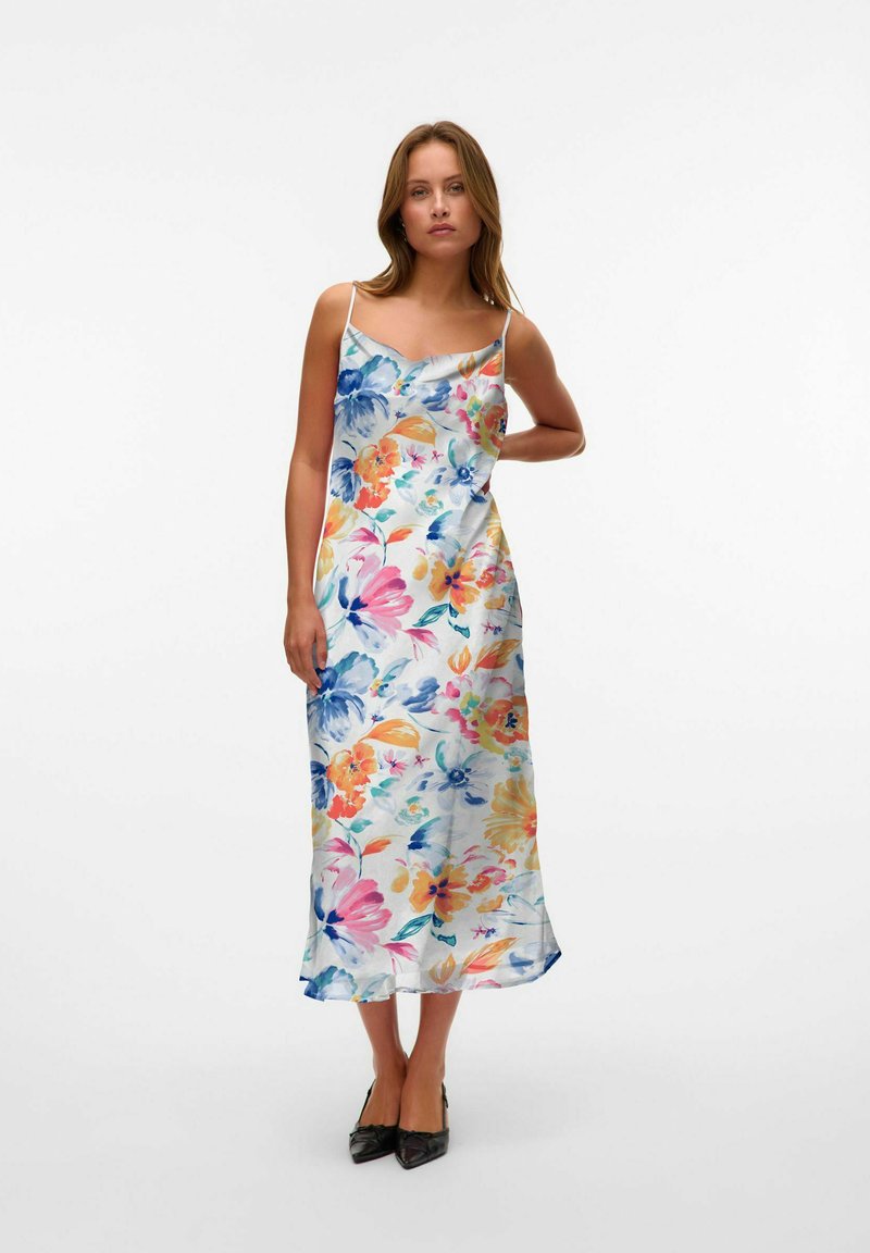 Robe à slips florale en tissu léger et soyeux, avec des couleurs vives dont le bleu, le rose et l'orange ; bretelles spaghetti et design fluide.