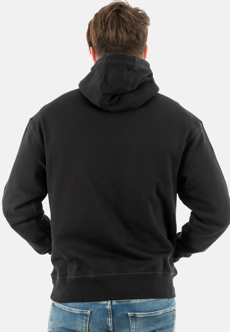 Czarna bluzka z kapturem wykonana z miękkiego materiału. Posiada duży kaptur, długie rękawy i żebrowany dół. Podstawowy, casualowy design bez widocznych logo.