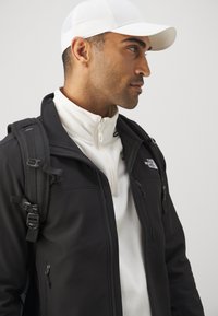 The North Face APEX BIONIC JACKET - Softshell dzseki - black/white