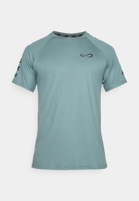 CAMISETA FEISTY ICONIC - Tekninen t-paita - cypress