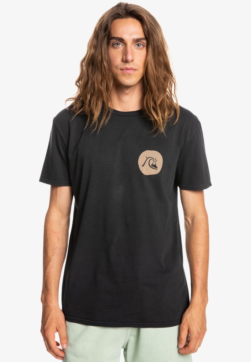 Herren T-Shirts basic | Quiksilver BE STILL MANCHES COURTES T-Shirt print black/schwarz - FN12625 Herren T-Shirts basic | Quiksilver BE STILL MANCHES COURTES T-Shirt print black/schwarz - FN12625