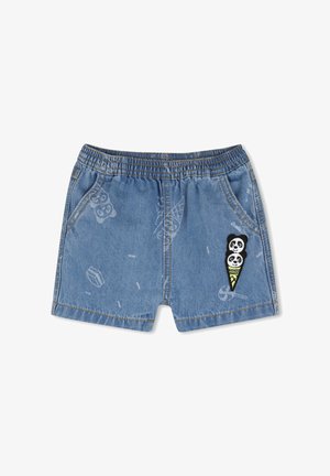 Niebieskie dżinsowe spodenki dla malucha z elastycznym pasem, bocznymi kieszeniami, lekkimi wzorami w nadruk oraz naszywką z lodami w kształcie pandy na przodzie.