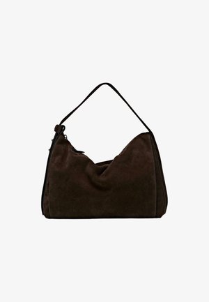 Braune Wildleder-Hobo-Tasche mit einer weichen, lässigen Form, ausgestattet mit einem einzelnen Schultergurt und einer dezenten Naht entlang der Kanten.