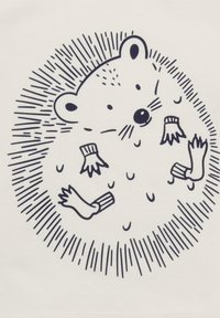 Illustration eines Igel mit Stockarmen, der gestreifte Ärmel trägt, umgeben von strahlenden Linien auf einem hellen Hintergrund.