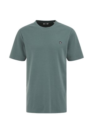 Tricou simplu verde muți, cu mâneci scurte și gât rotund, cu un mic logo brodat sub forma unei păsări pe partea stângă a pieptului.