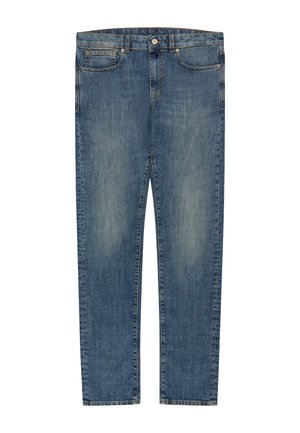 Niebieskie dżinsy o prostych nogawkach z efektami przetarć, z przodu zapinane na guziki i zamek błyskawiczny, z szlufkami na pasek oraz w stylu pięciu kieszeni.
