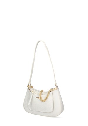 Sac à bandoulière blanc en matériau texturé, avec un accent en chaîne dorée, fermeture éclair et une seule bandoulière.