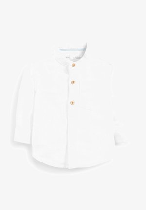 Hvid langærmet småbarnsbluse med træknapper, mandarin-krave og brystlomme, vist på en hvid baggrund.