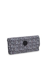 Fällbar plånbok i svart och vitt zebramönster av tyg med sydda kanter och en cirkulär svart logotypdetalj på framsidan.