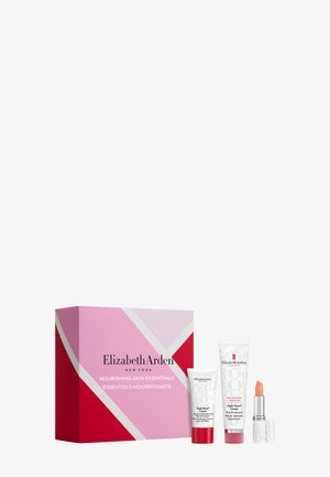 Zestaw Elizabeth Arden Nourishing Skin Essentials z dwoma tubkami do pielęgnacji skóry i brzoskwiniową szminką obok różowo-czerwonego pudełka na prezent.