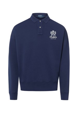 Granatowa koszulka polo z długim rękawem z dwoma guzikami i białym logo herbowym "Ralph's Beach Club" na lewej piersi.